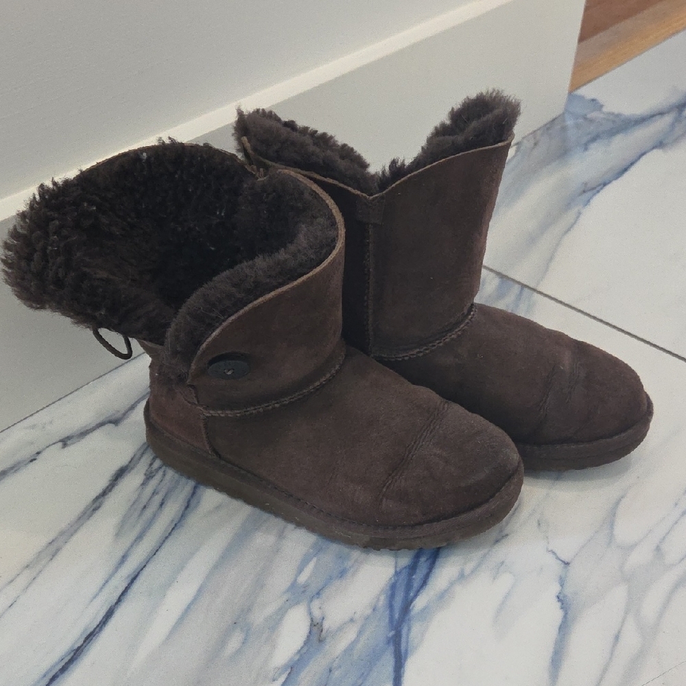 UGG mini Bailey button Boots